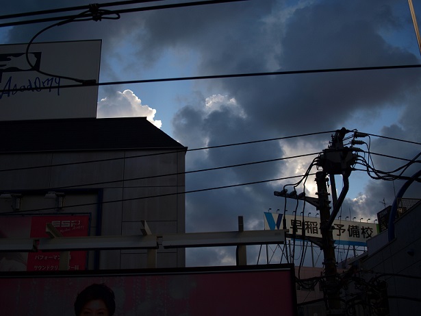 Czarne chmury nad Tokio